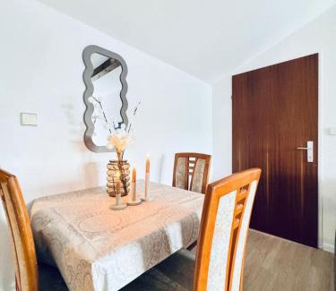 Wittau Apartamento | Cozy Rooms in a Villa for Groups, 16-Mins to Blumengärten