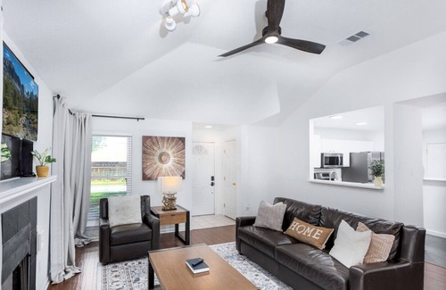 Round Rock Casa | Cozy, Round Rock Retreat! Modern | Sleeps 10