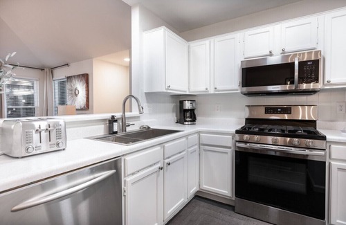 Round Rock Casa | Cozy, Round Rock Retreat! Modern | Sleeps 10