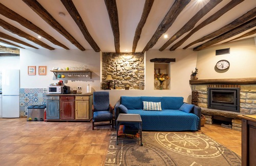 Aia Casa | ACOGEDOR APARTAMENTO RURAL CON CHIMENEA
