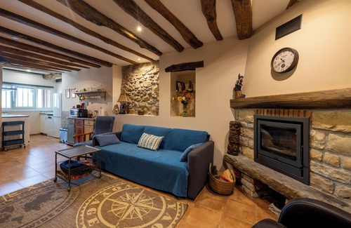 Aia Casa | ACOGEDOR APARTAMENTO RURAL CON CHIMENEA