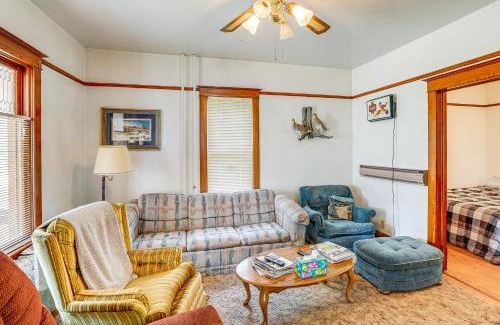 Zeeland Casa | Cozy Rural Hideaway in McIntosh County!
