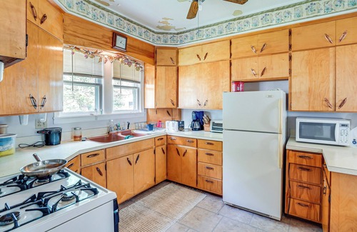 Zeeland Casa | Cozy Rural Hideaway in McIntosh County!