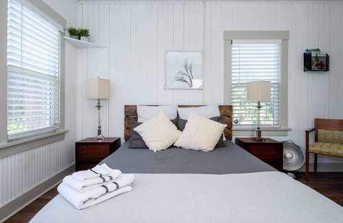 Salinas Casa | Cozy & Rustic APT w/ All Amenities near Monterey