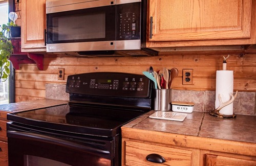 Divide Cabina | Cozy Rustic Cabin 2 bedrooms
