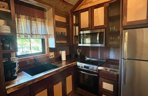 Powell Cabina | Cozy, rustic cabin in the Ozarks