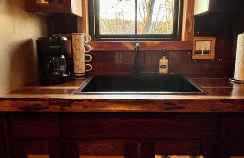 Powell Cabina | Cozy, rustic cabin in the Ozarks