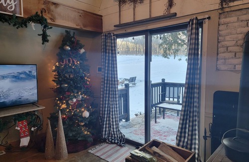 Johnsonville Casa | Cozy Rustic Cabin In The Hamlet Of Shushan NY. with incredible views