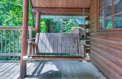 Bloomington Casa | Cozy Rustic Cabin with Views