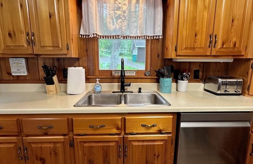 Nisswa Cabina | Cozy rustic cabin with WIFI, near Nisswa and on the Gull Lake Chain!