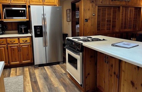 Nisswa Cabina | Cozy rustic cabin with WIFI, near Nisswa and on the Gull Lake Chain!