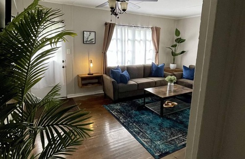 Oak Ridge Casa | Cozy, rustic duplex with modern amenities