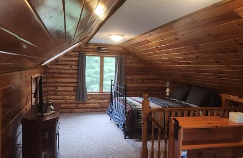 Forestport Cabina | Cozy Rustic Forestport Cabin: Centrally Located Just Before Adirondack Park 😊