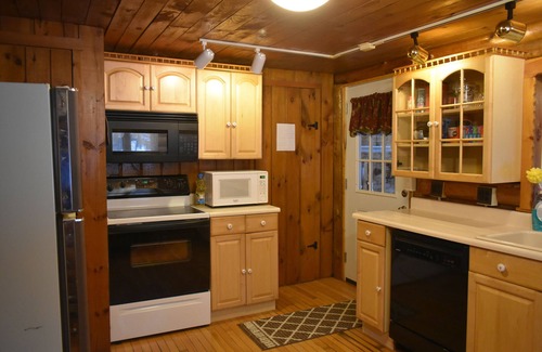 Forestport Cabina | Cozy Rustic Forestport Cabin: Centrally Located Just Before Adirondack Park 😊