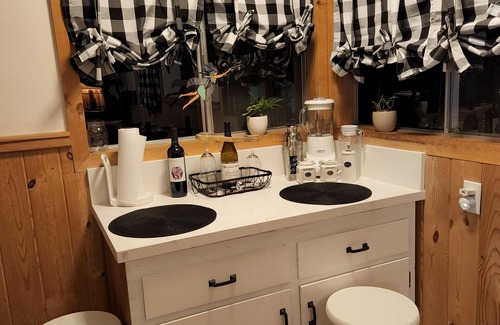 Peter Pan Cabina | Cozy, rustic mountain cabin, Believe in Magic!