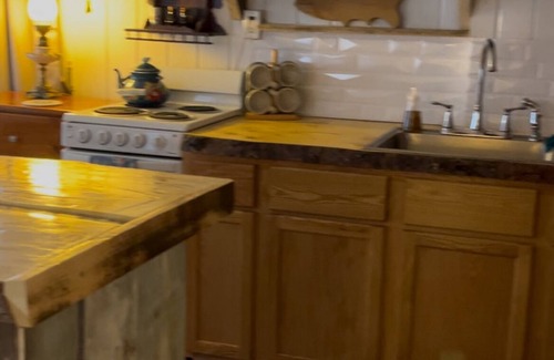 Big Bay Cabina | Cozy Rustic, Peaceful 1 bedroom cabin in Big Bay 1 mi from village year round