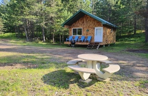 Isabella Cabina | Cozy Rustic Sleeping Cabin in Isabella