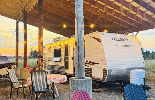 Custer Casa | Cozy RV Camping close to the border & Birch Bay on our farm under starlit skies!