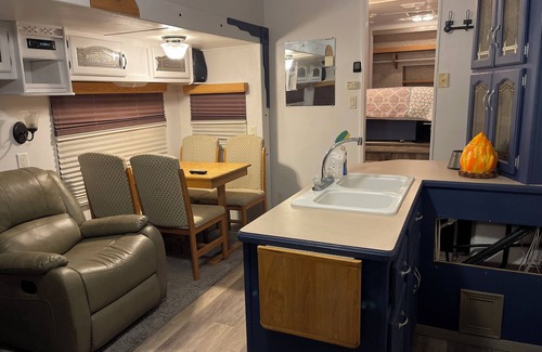 South Valley Casa | Cozy RV in Albuquerque
