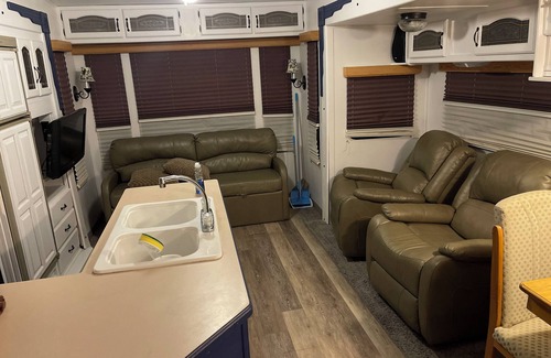 South Valley Casa | Cozy RV in Albuquerque