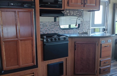 Black Canyon City Casa | Cozy RV in Amazing Black Canyon City with AC