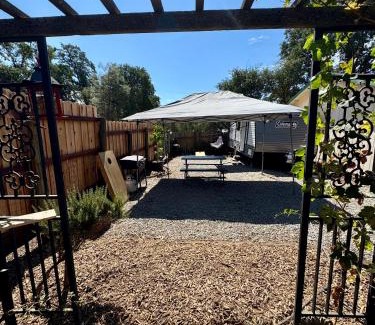 Clearlake Otro | Cozy RV in Clearlake Private Gated Entry Free WiFi and Coffee Sleeps 4