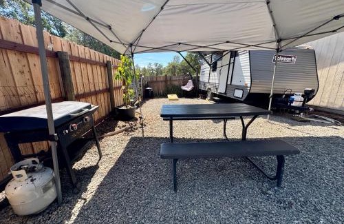 Clearlake Otro | Cozy RV in Clearlake Private Gated Entry Free WiFi and Coffee Sleeps 4