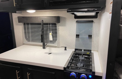 Hemet Casa | Cozy RV in Enchanting Hemet with WiFi, AC