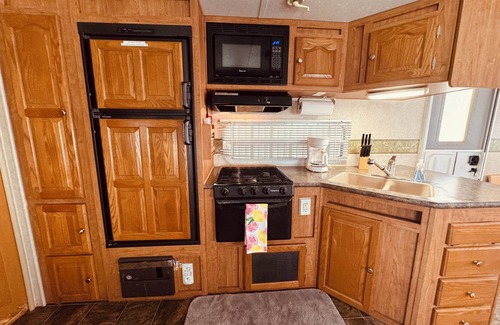 Hollister Casa | Cozy RV in private dead end - Palatka with AC