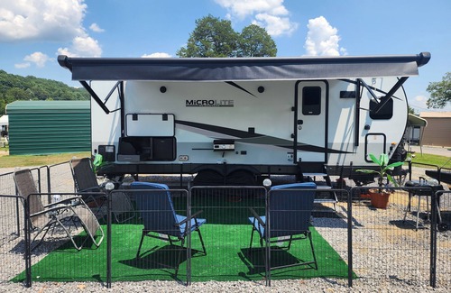 Mooresburg Casa | Cozy RV in Soothing Mooresburg with AC, WiFi, Beach/Boat Lake access and fishing