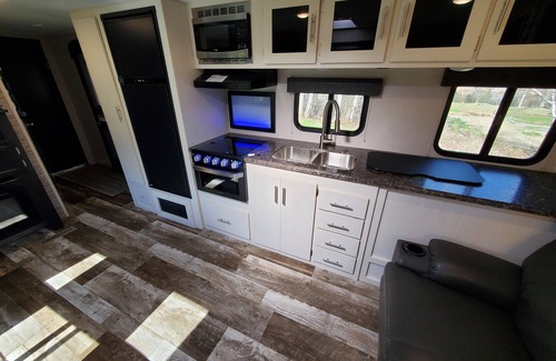 Eustis Casa | Cozy RV in Sylvester Farm Campground and Cabins.