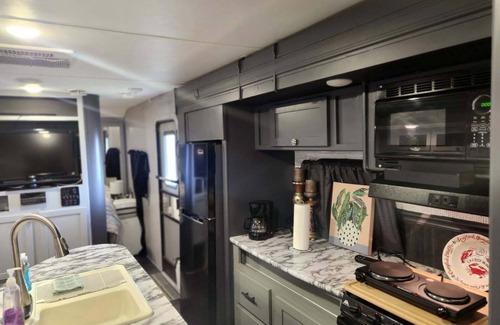 Moss Bluff Casa | Cozy RV in Tranquil Westlake with WiFi, AC