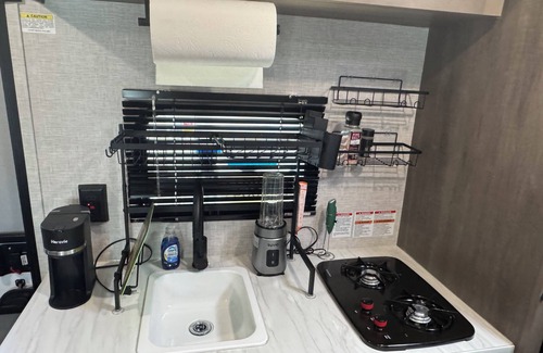 Fresno Casa | Cozy RV in Tremendous Fresno with WiFi, AC