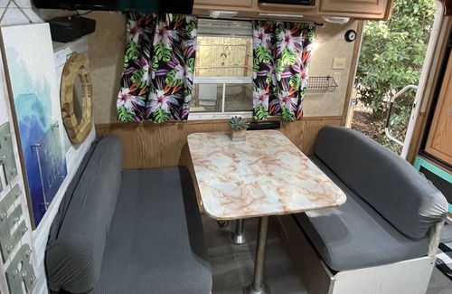 Lithonia Casa | Cozy RV near Arabia Mountain/Pet friendly