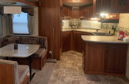 Fellowship Casa | Cozy RV on private farm 10 minutes to WEC, Hits, and downtown Ocala