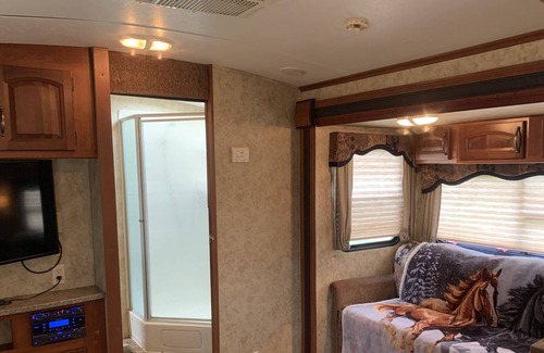 Fellowship Casa | Cozy RV on private farm 10 minutes to WEC, Hits, and downtown Ocala