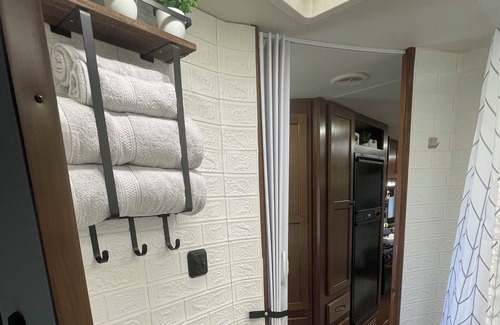 Aztec Casa | Cozy RV on working farm. 1 bedroom with queen size bed, 2 twin size beds.