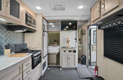 Lake Como Casa | Cozy Rv Retreat Fast Wi-fi & Pet-friendly