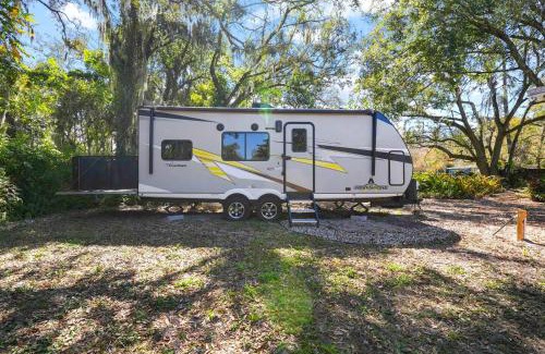 Lake Como Casa | Cozy Rv Retreat Fast Wi-fi & Pet-friendly