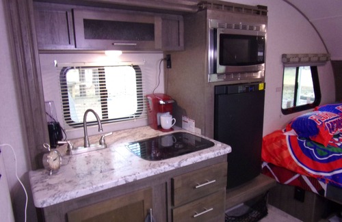 Geneva Casa | Cozy RV with 1 bdrm/full bath/W&D WiFi, AC in enchanting Geneva