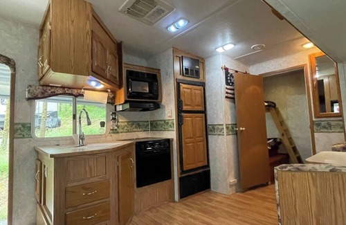 Roan Mountain Casa | Cozy RV with AC and WiFi in charming Roan Mountain