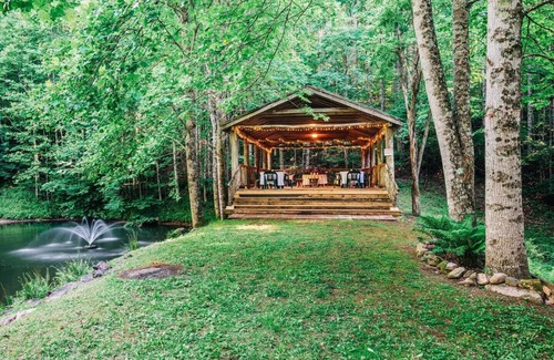 Roan Mountain Casa | Cozy RV with AC and WiFi in charming Roan Mountain
