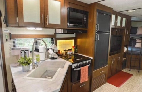 Hunt Club Casa | Cozy RV with Saltwater Pool & Hot Tub