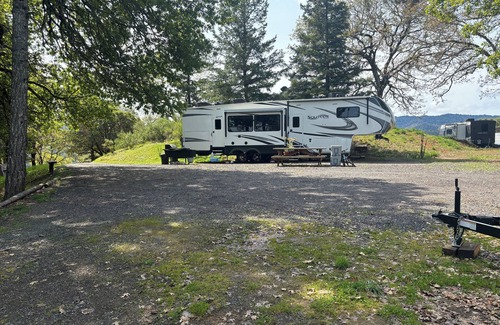 Ukiah Cabina | Cozy RV with terrific views, and peaceful surroundings.