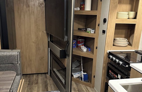 Fleming Casa | Cozy RV with WiFi, TV, and fireplace in charming Midway