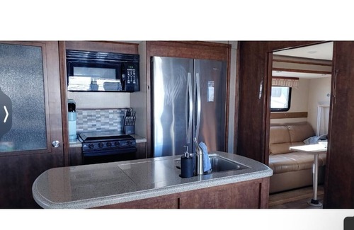 Palmetto Casa | Cozy RV with WiFi, Wood Deck w/awning in marvelous Palmetto