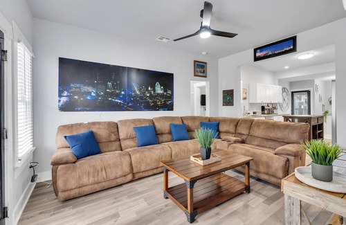 Denver Heights Casa | Cozy SA Home W/ Pool & Hot Tub! Minutes to Downtown, Alamo Dome, &Frost Center