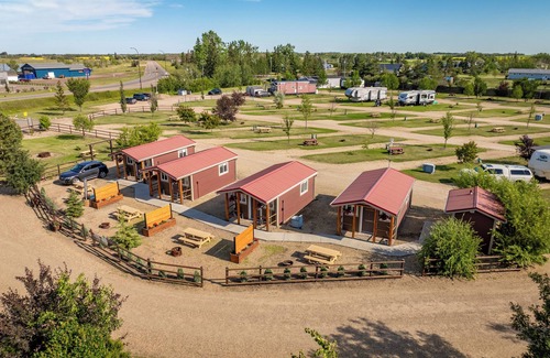 Stettler Otro | Cozy Safari Tent at Prairie Junction