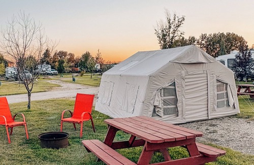 Stettler Otro | Cozy Safari Tent at Prairie Junction