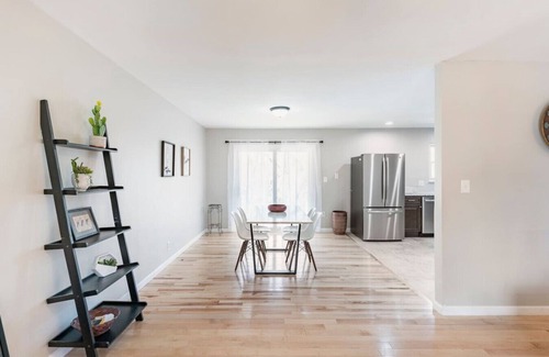 Fenton Casa | Nice home -safe & quiet - 4 BR 2.5 B -6 Queen beds